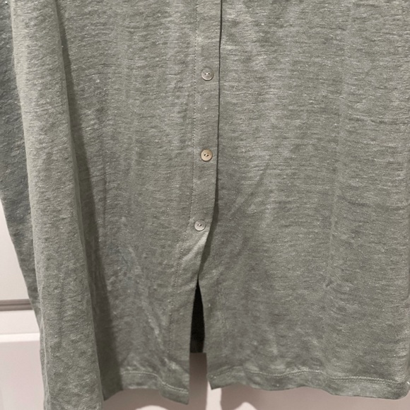 Tahari Eucalyptus Back Button short sleeve High Low Hem Tunic - Picture 6 of 10